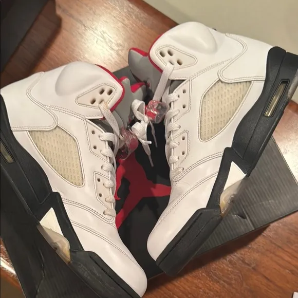 Air Jordan Retro 5 - Size 10.5
