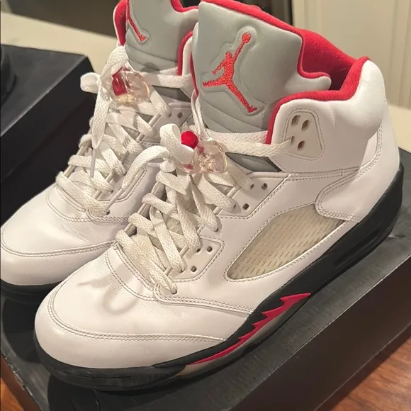 Air Jordan Retro 5 - Size 10.5