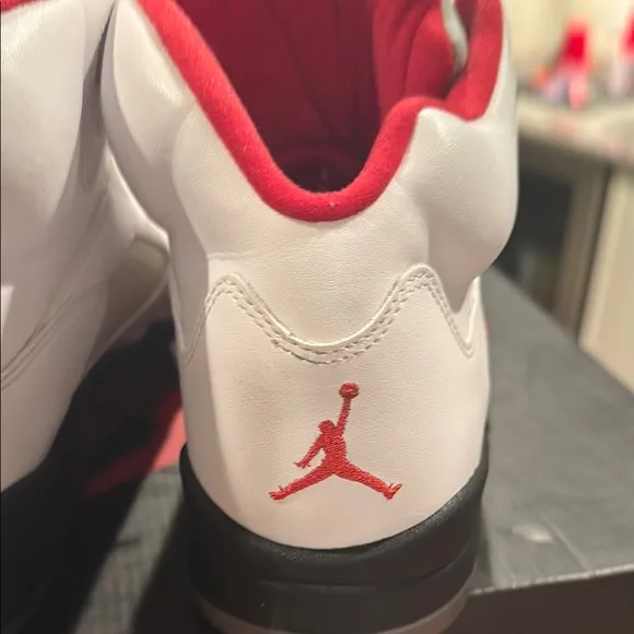 Air Jordan Retro 5 - Size 10.5
