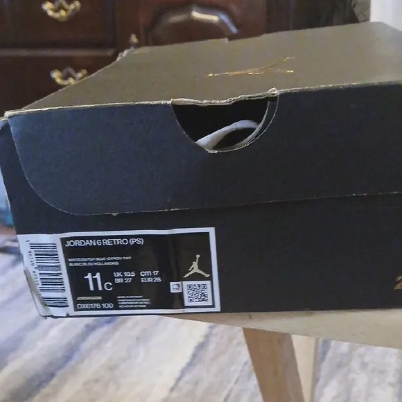 Air Jordan Retro 6 Denim Sneakers