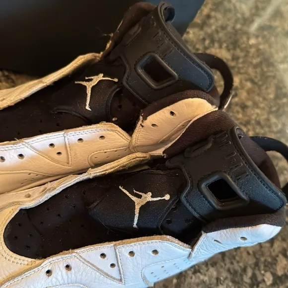 Air Jordan retro 6 reverse Oreo White and Black Sneakers GUC 7Y