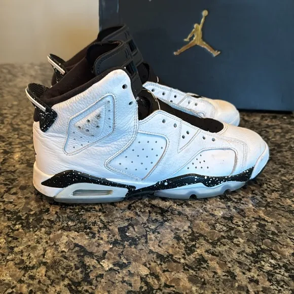 Air Jordan retro 6 reverse Oreo White and Black Sneakers GUC 7Y