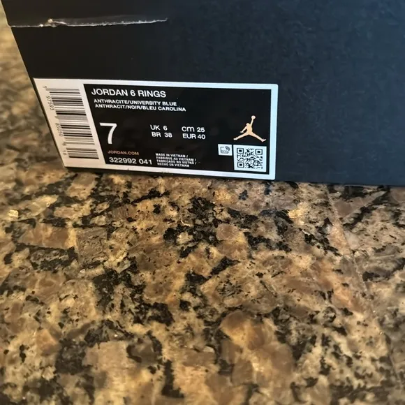 Air Jordan retro 6 reverse Oreo White and Black Sneakers GUC 7Y