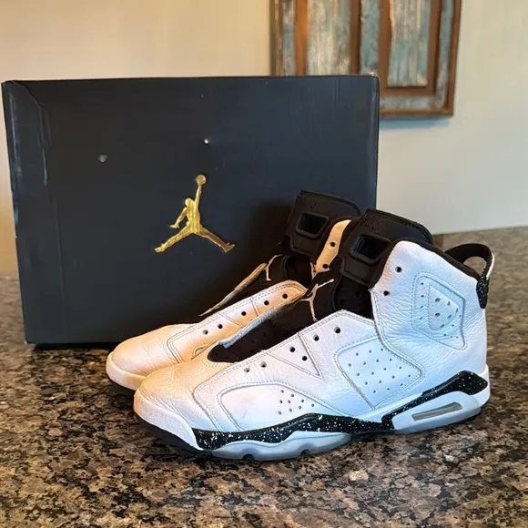 Air Jordan retro 6 reverse Oreo White and Black Sneakers GUC 7Y