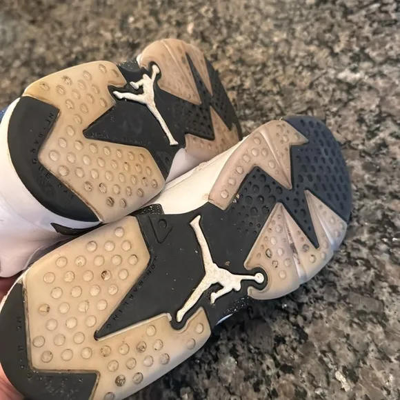 Air Jordan retro 6 reverse Oreo White and Black Sneakers GUC 7Y