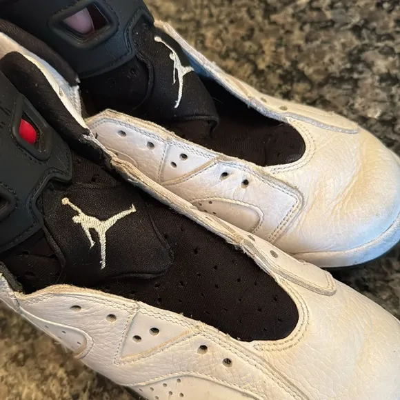 Air Jordan retro 6 reverse Oreo White and Black Sneakers GUC 7Y