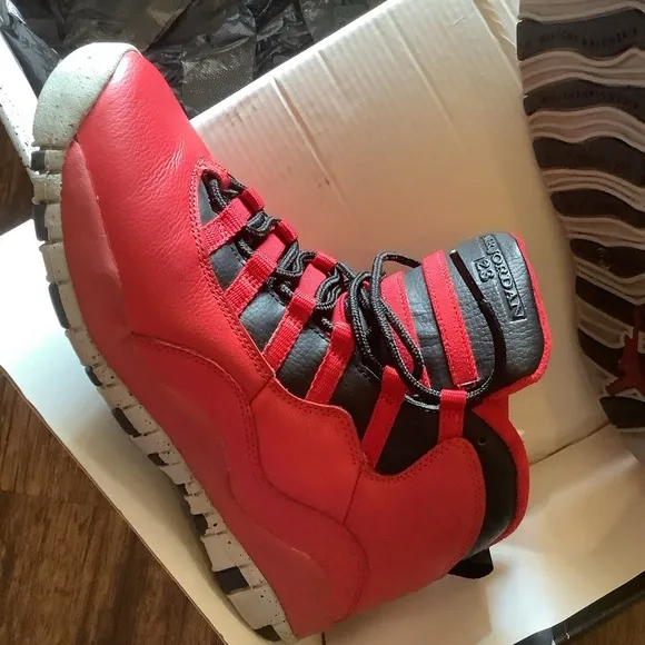 Air jordan Retro Red/BLACK USA size 7Y sneakers