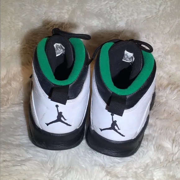 Air Jordan RETRO sneakers size 10