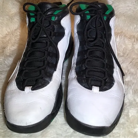 Air Jordan RETRO sneakers size 10