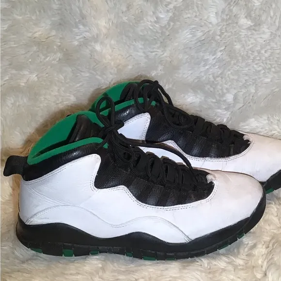 Air Jordan RETRO sneakers size 10