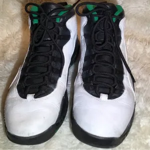 Air Jordan RETRO sneakers size 10