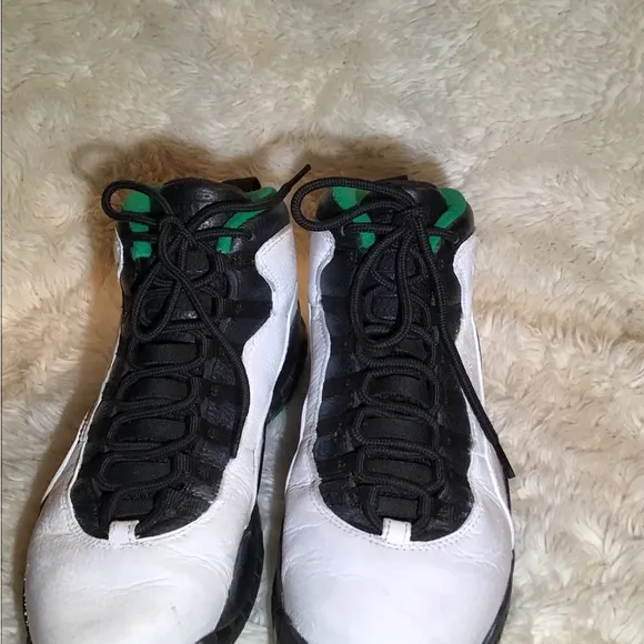 Air Jordan RETRO sneakers size 10
