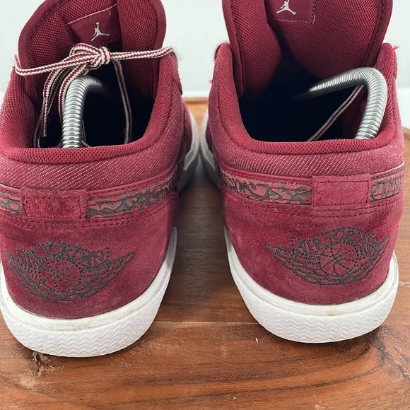 AIR JORDAN V.1 Retro Red  Maroon Sneakers 10.5