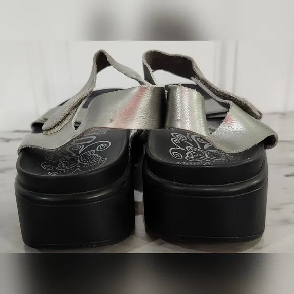 Alegria Playa Pewter Patent sandals women's size 37/6.5-7