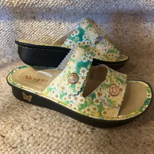 Alegria Sandra Genuine Leather Adjustable ComingUp Daises Floral Slide Sandals
