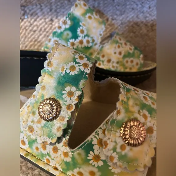 Alegria Sandra Genuine Leather Adjustable ComingUp Daises Floral Slide Sandals