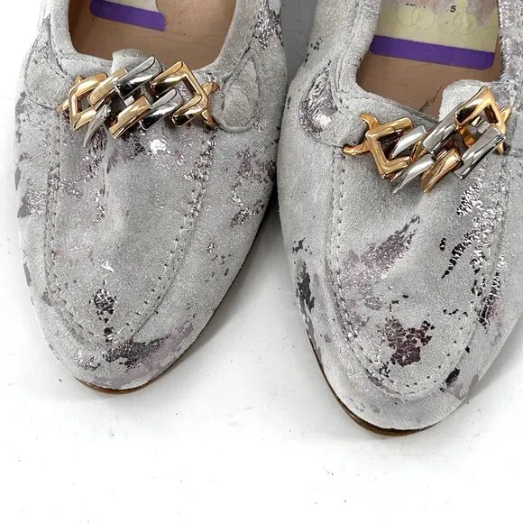 Amalfi Rangoni Oste Loafers 8.5 NWOT White Silver Gold Chain Flats Italian Luxe