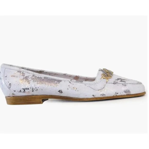 Amalfi Rangoni Oste Loafers 8.5 NWOT White Silver Gold Chain Flats Italian Luxe