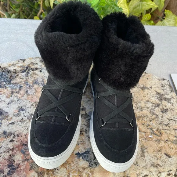 Aquatalia Women Valarie Black Suede Real Shearling Lined Boots size 6.5 new