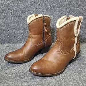 Ariat Brown Leather And Shearling Ankle Boots Sz 9 B
