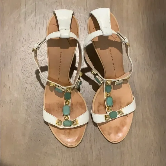 Authentic Giuseppe Zanotti luxury designer leather jeweled heels sandals Sz 8