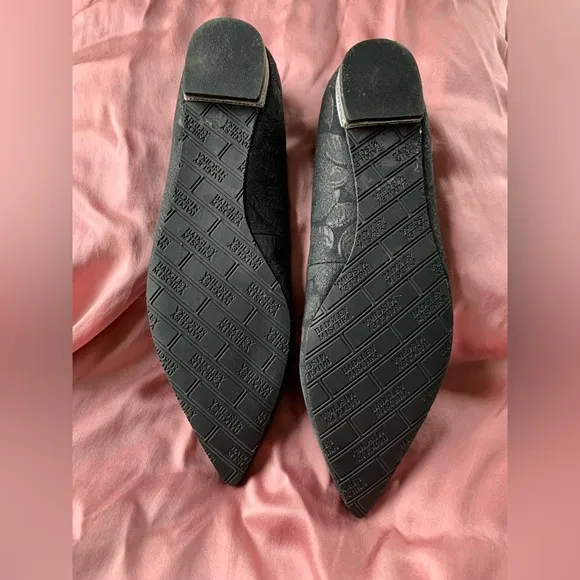 Badgley Mischka Black Brocade Pointy Toe Flats, size 8 md