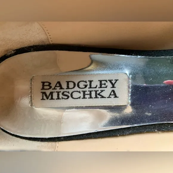 Badgley Mischka Black Brocade Pointy Toe Flats, size 8 md