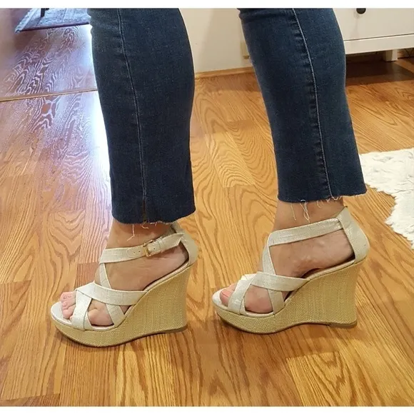💕BANANA REPUBLIC💕 Shiny Canvas Wedge Sandals