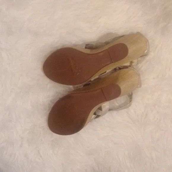 💕BANANA REPUBLIC💕 Shiny Canvas Wedge Sandals