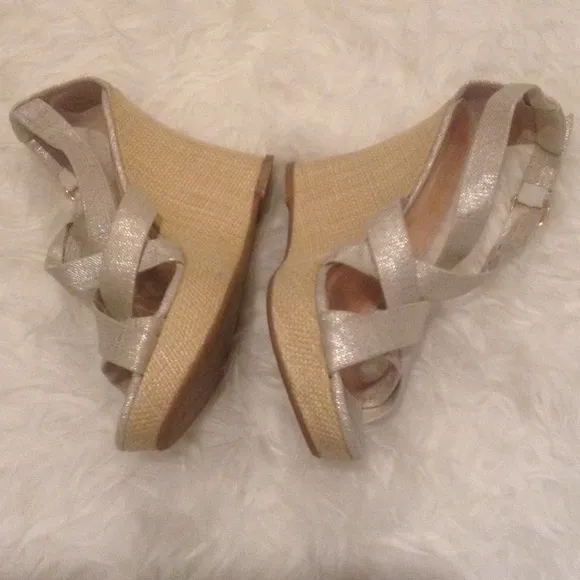 💕BANANA REPUBLIC💕 Shiny Canvas Wedge Sandals