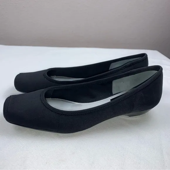 Bandolino Matte Black Fabric Square Pointe Shoe Style Low Heel Ballet Flats Sz 7