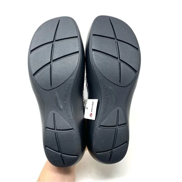 Barefoot Freedom Abbey Comfort Sandals Silver Black Viper WIDE