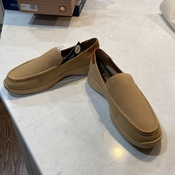 Baretraps NWB Men Brogan Rebound Slip On Loafers Size US 11 Sand