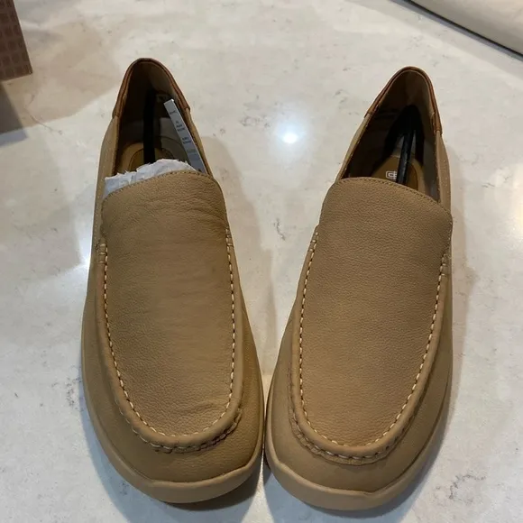 Baretraps NWB Men Brogan Rebound Slip On Loafers Size US 11 Sand