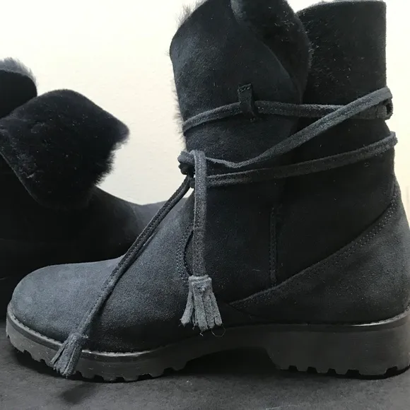 Barneys New York NWT Boots Faux Shearling Navy Suede.