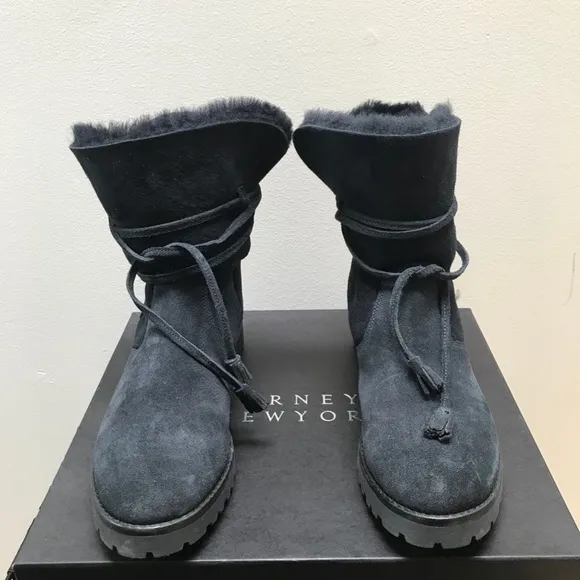 Barneys New York NWT Boots Faux Shearling Navy Suede.