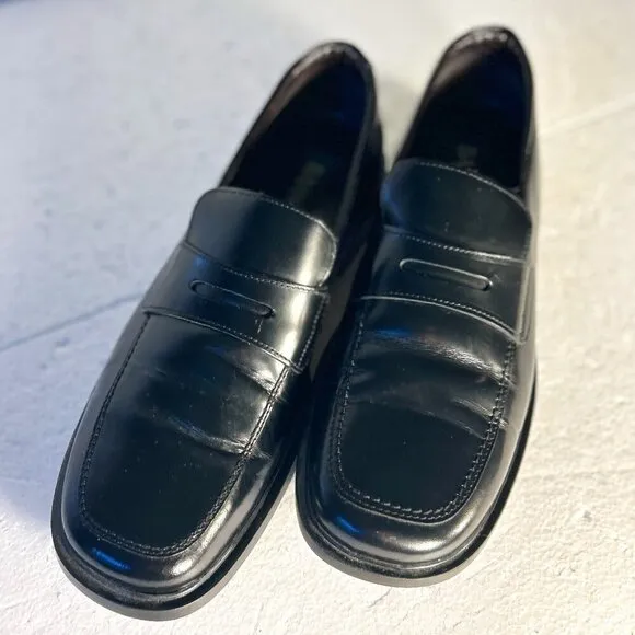 Bass SZ 10.5 Black leather modern penny loafers wardrobe formal career casual