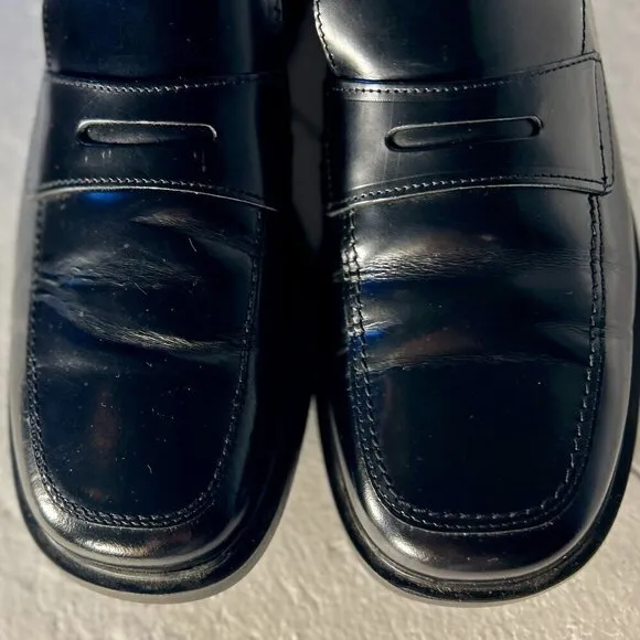 Bass SZ 10.5 Black leather modern penny loafers wardrobe formal career casual