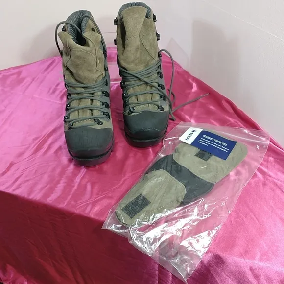 BATES MENS SZ 6R TORA BORA ALPINE HIKING BOOTS MODEL #E03600C