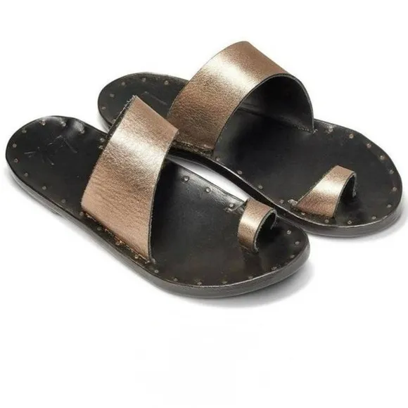 Beek Finch Toe Loop Sandals Bronze Black Leather Size 9