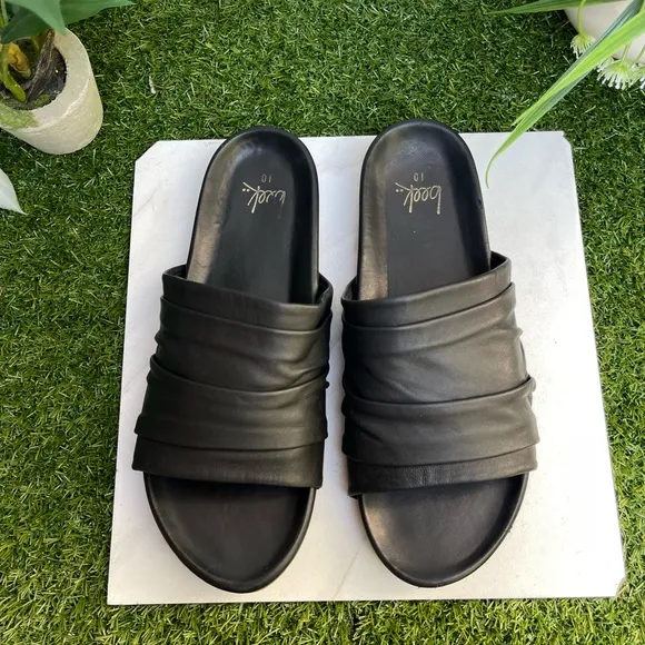 Beek Minla  slide sandals Black Leather size 10