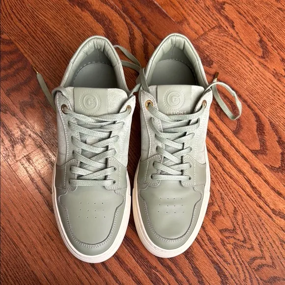 BILLIONS Greats Sneakers NWOT Size 9.5