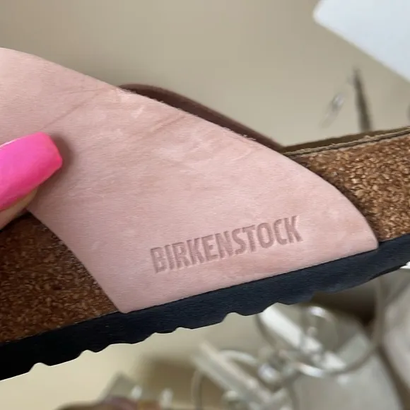 Birkenstock Gizeh big buckle sandals in pink nubuck leather