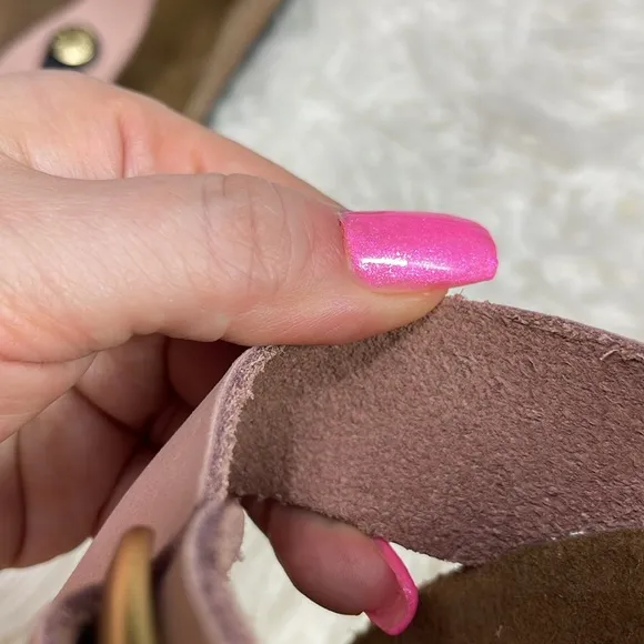 Birkenstock Gizeh big buckle sandals in pink nubuck leather
