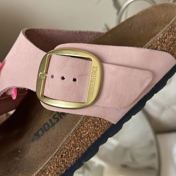 Birkenstock Gizeh big buckle sandals in pink nubuck leather