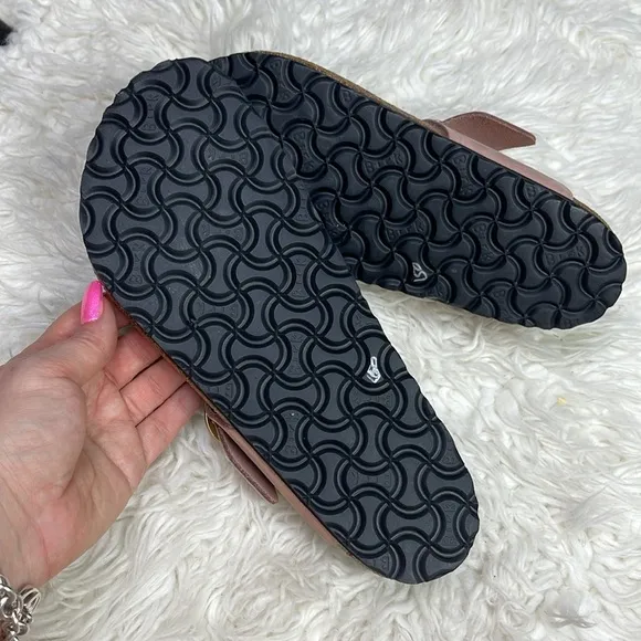 Birkenstock Gizeh big buckle sandals in pink nubuck leather