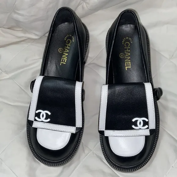 black &amp; white flap Loafers
