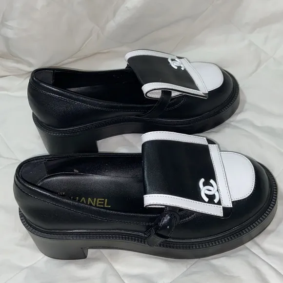 black &amp; white flap Loafers
