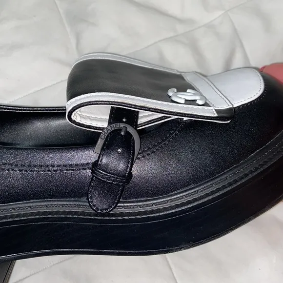black &amp; white flap Loafers