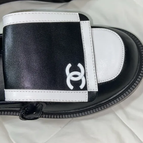 black &amp; white flap Loafers
